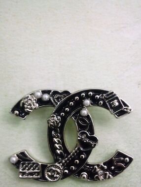 Black CC Logo Brooch with Pearls
